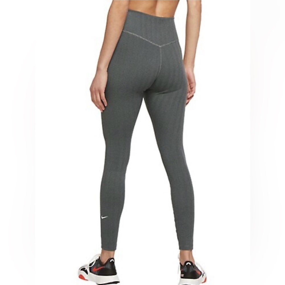 Nike Therma-FIT One Women's Leggings Size Medium Herringbone Pattern!